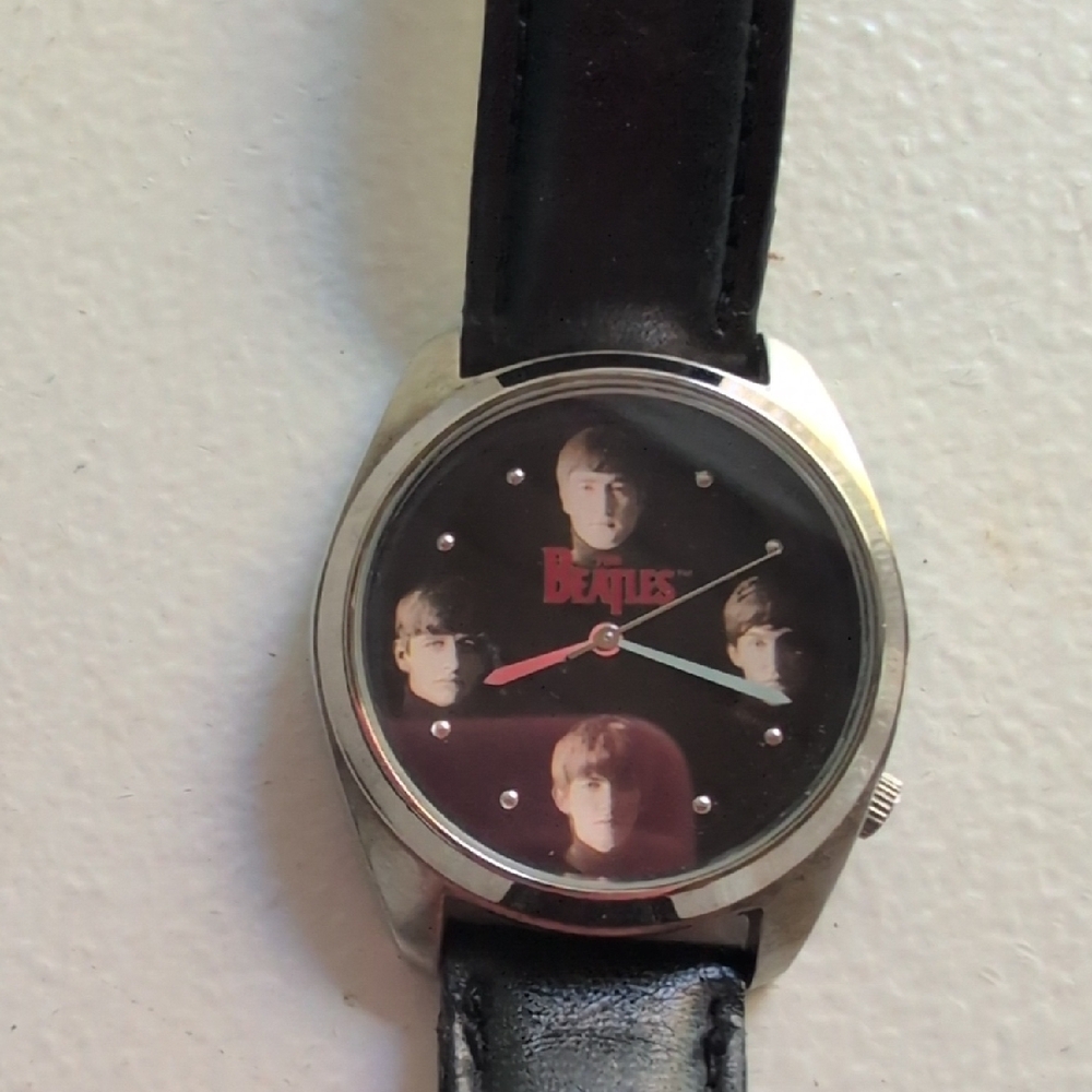Black Leather Strap The Beatles
Watch  fossil apple corps